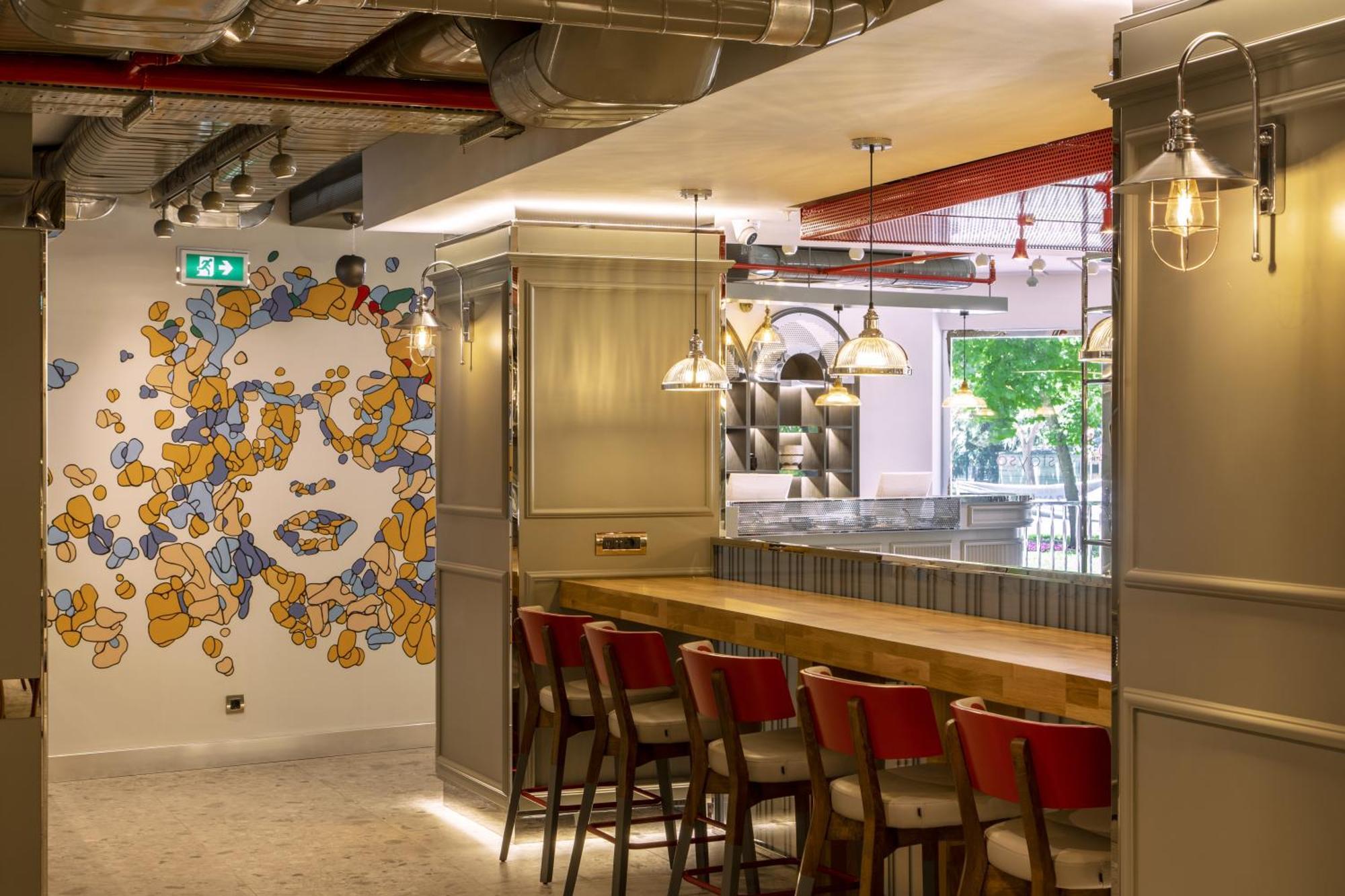 Stayso The House Hotel イスタンブール エクステリア 写真 The interior of a Starbucks Reserve store in London