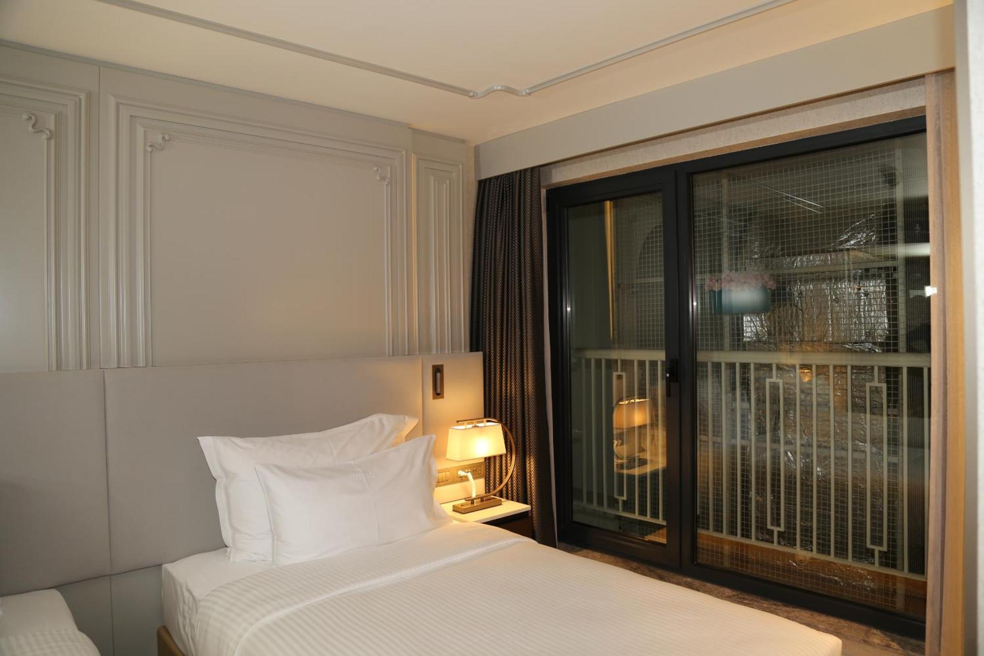 Stayso The House Hotel イスタンブール エクステリア 写真 A room at the hotel